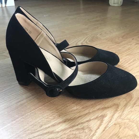 Black velvet Mary Jane heels - Picture 4 of 4
